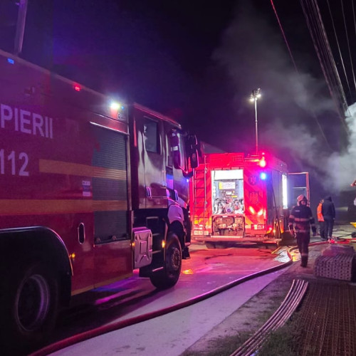 Incendiul de la depozitul din Dumbrăveni a fost provocat intenționat