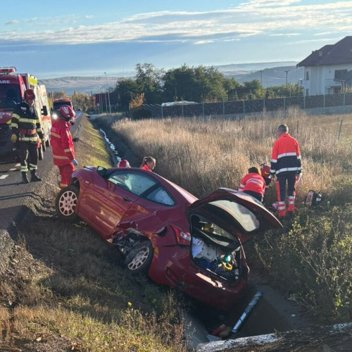Accident pe DN17: o femeie rănită după ce șoferul a adormit la volan