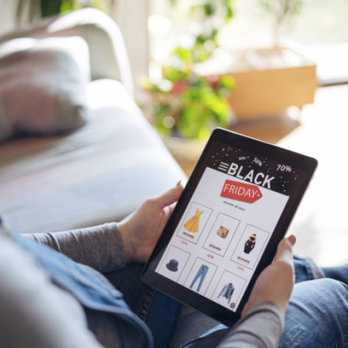 Autoritățile avertizează asupra fraudelor online de Black Friday în România