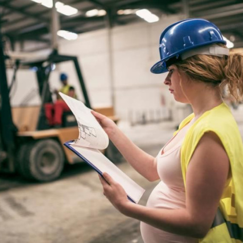 ICCJ: Concediul de risc maternal suspendă automat contractul de muncă