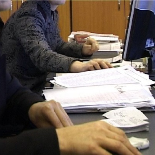 Guvernul pregătește reducerea cu 10% a posturilor din administrație pentru bugetul 2026