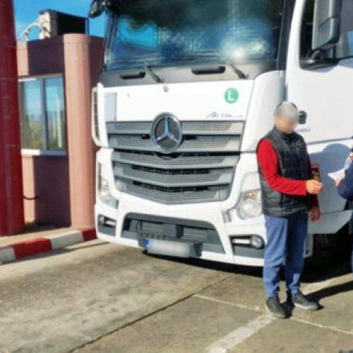 Șofer român cercetat după ce a condus autocamion fără drept de circulație în România
