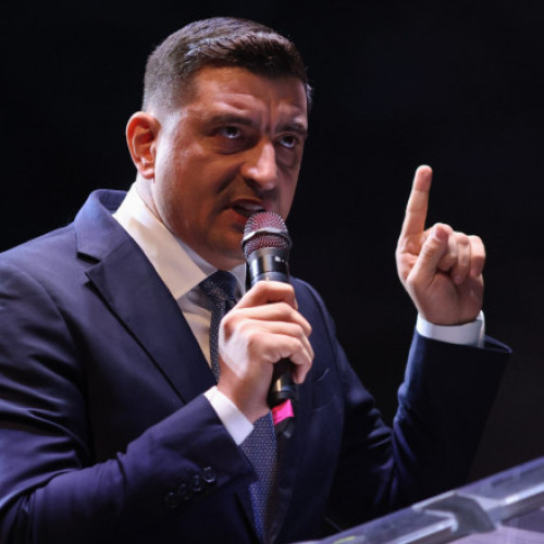 George Simion cere protecţie SPP pentru el şi colegii săi după atacuri la sediul AUR