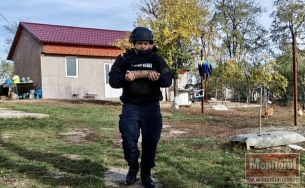 Bărbat din Costești găsește un proiectil neexplodat în curtea casei